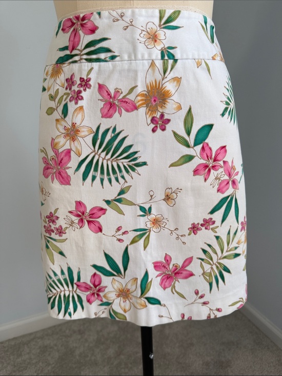 Rafaella Dresses & Skirts - Rafaella White A-Line Skirt with Pink Floral & Green Leaf Print SZ6